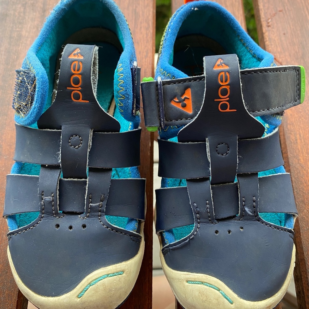 Plae sandals toddler size 9